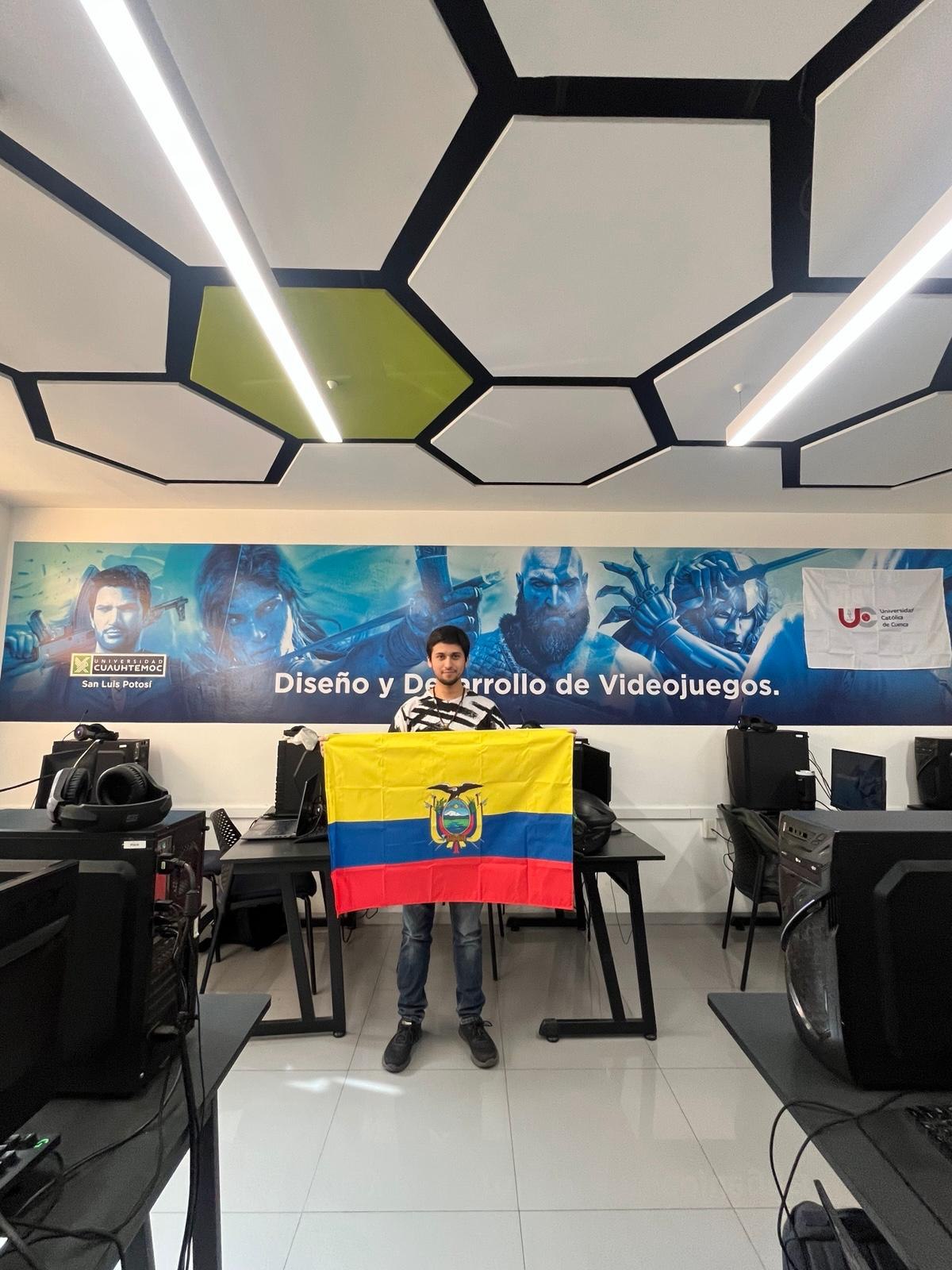 Adrián Nestorio Abad Tenorio: estancia académica en la UCSLP, fotografía 3 de 4