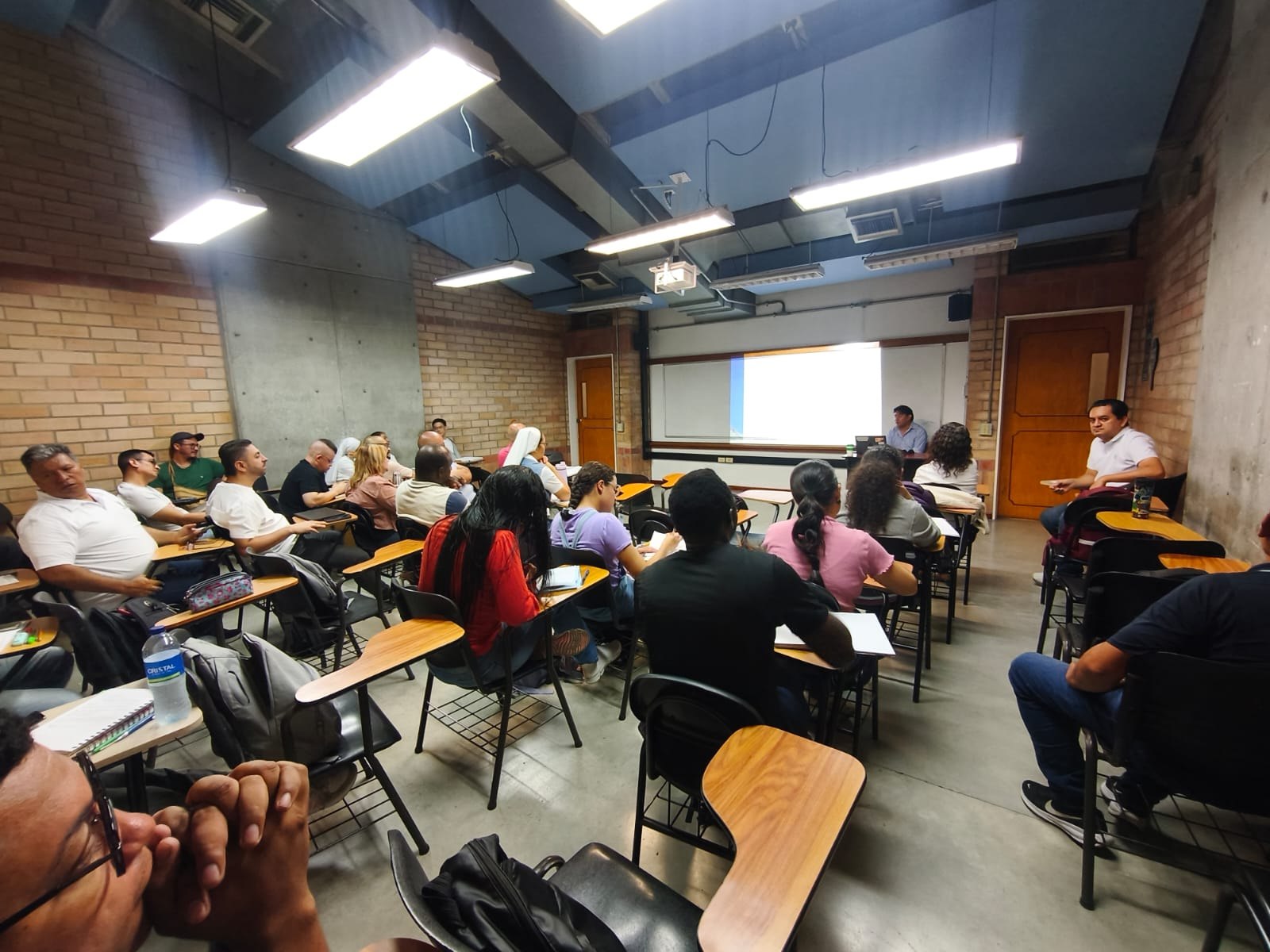 Dr. León García Lam: estancia académica en Universidad Católica Luis Amigó, fotografía 1 de 4
