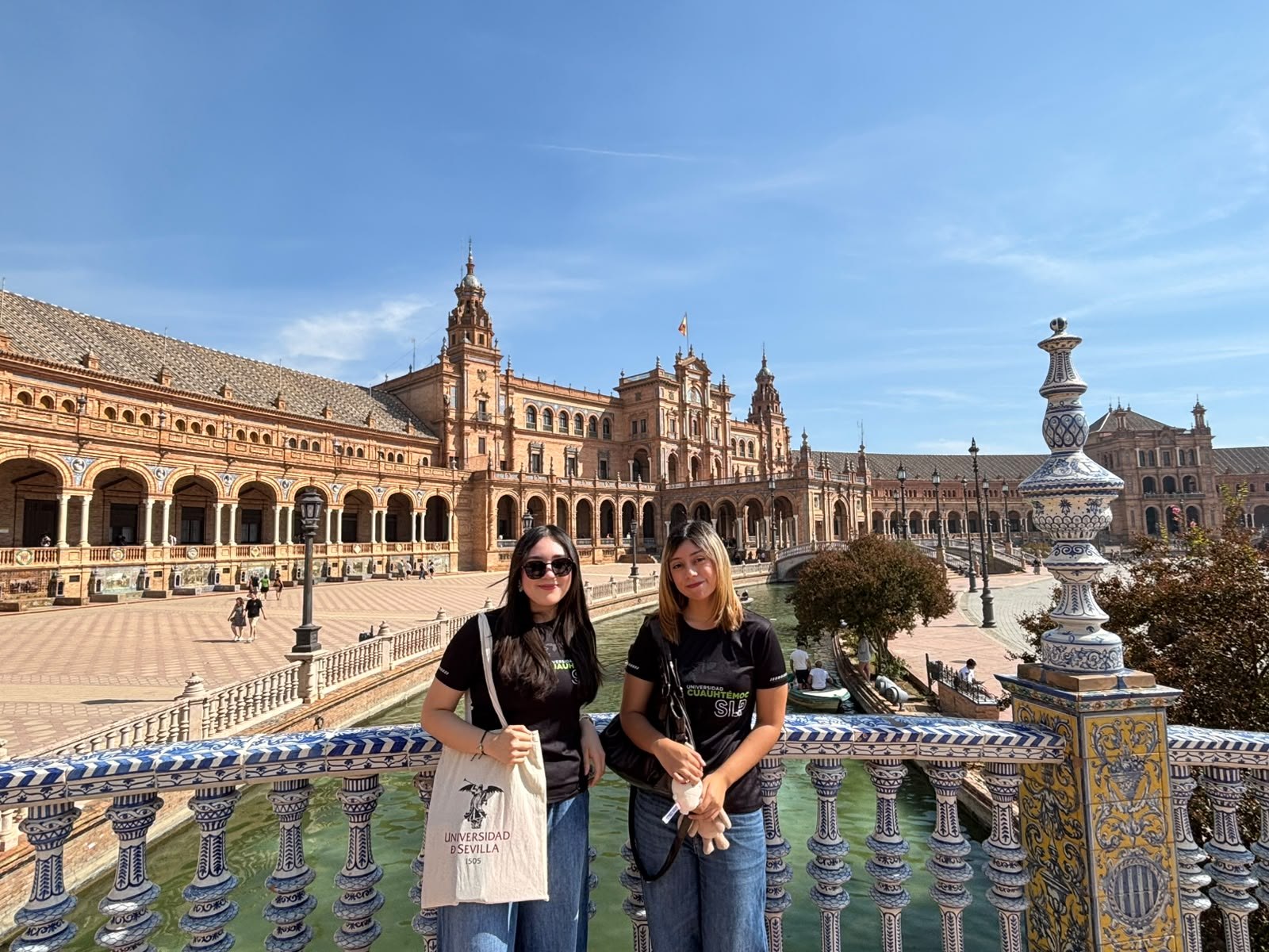 Leslie Valeria Arriaga Guardiola y Avril Banda Medrano: estancia académica en Universidad de Sevilla, fotografía 2 de 3