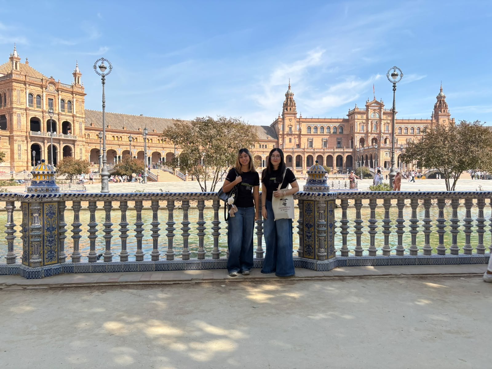 Leslie Valeria Arriaga Guardiola y Avril Banda Medrano: estancia académica en Universidad de Sevilla, fotografía 3 de 3