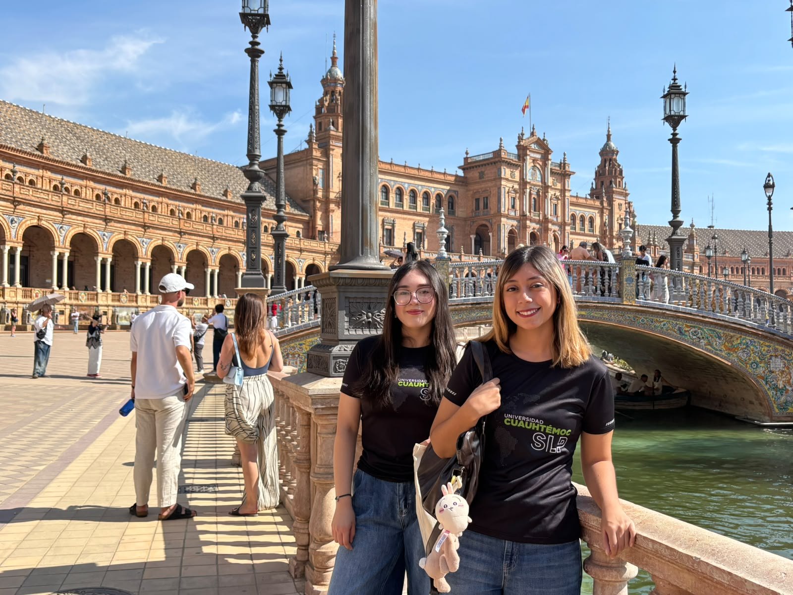 Leslie Valeria Arriaga Guardiola y Avril Banda Medrano: estancia académica en Universidad de Sevilla, fotografía 1 de 3